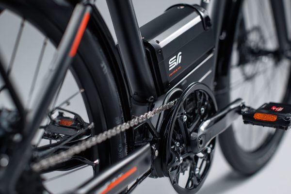 qwwrty5251_Close-up_of_electric_bike_battery_and_gear_system__e439fe9a-f002-436d-b5d8-db6d16c808ac_2